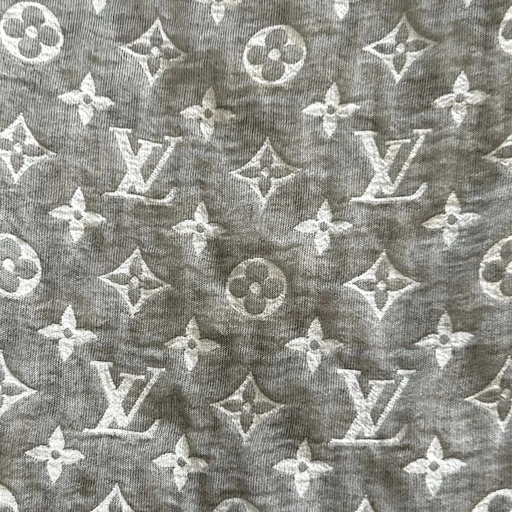 Louis Vuitton Monogram LV Silk Stole - Picture 4 of 12
